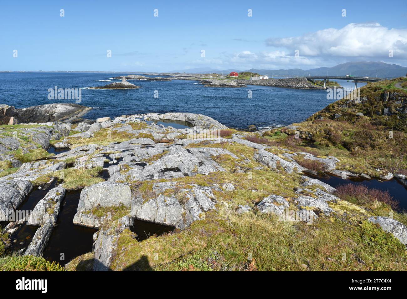 Paesaggio dell'arcipelago sulla strada atlantica in Norvegia Foto Stock