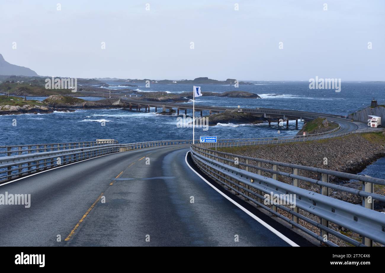 Paesaggio dell'arcipelago sulla strada atlantica in Norvegia Foto Stock