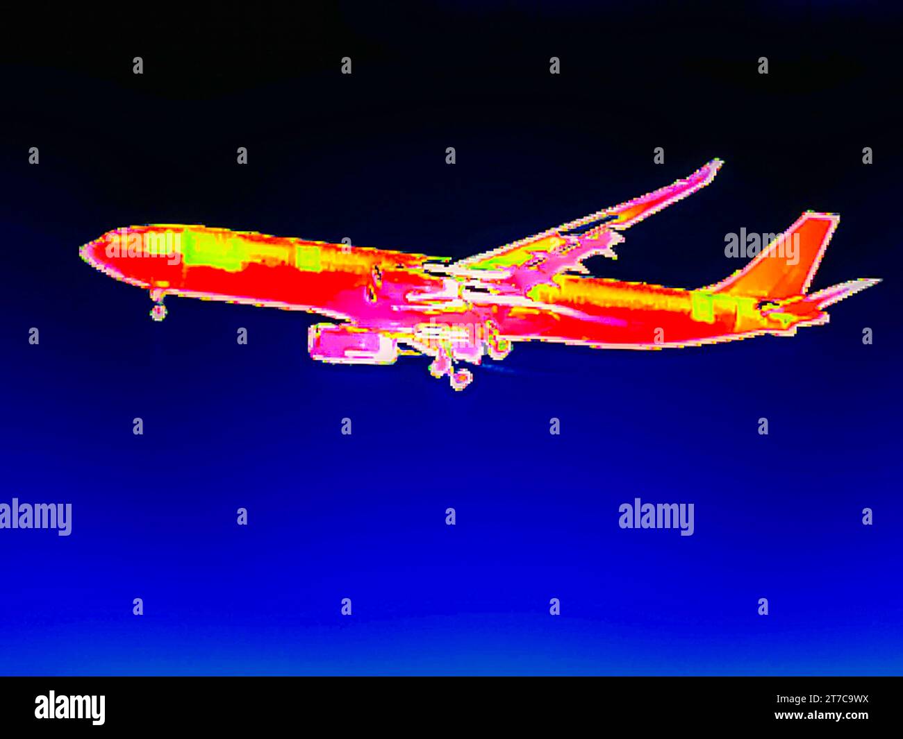 Aeroplano in avvicinamento, aereo passeggeri, foto dei simboli, termocamera, termografia, interpolata, Germania Foto Stock