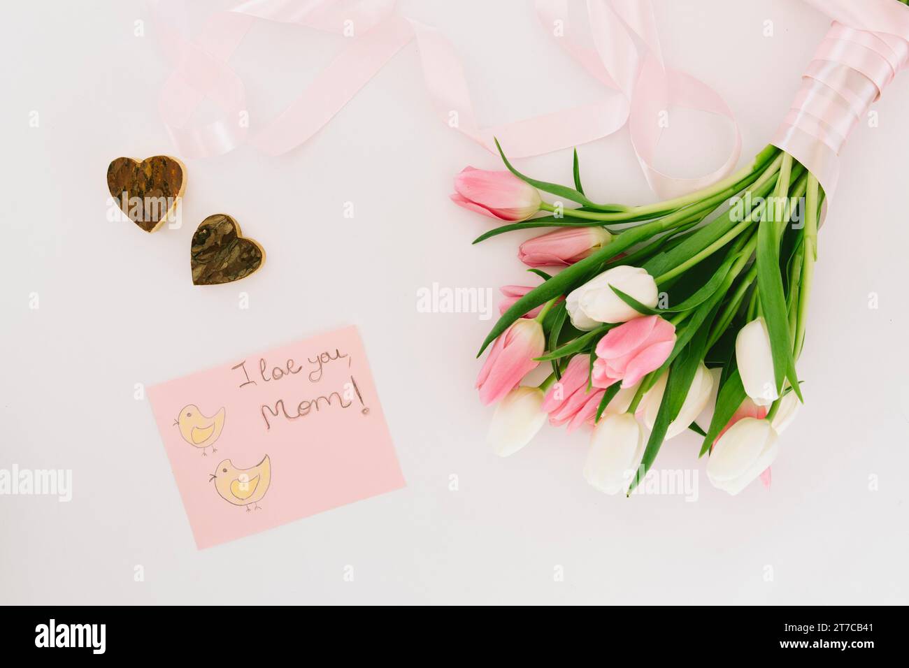 Ti amo l'iscrizione con tulipani Foto Stock