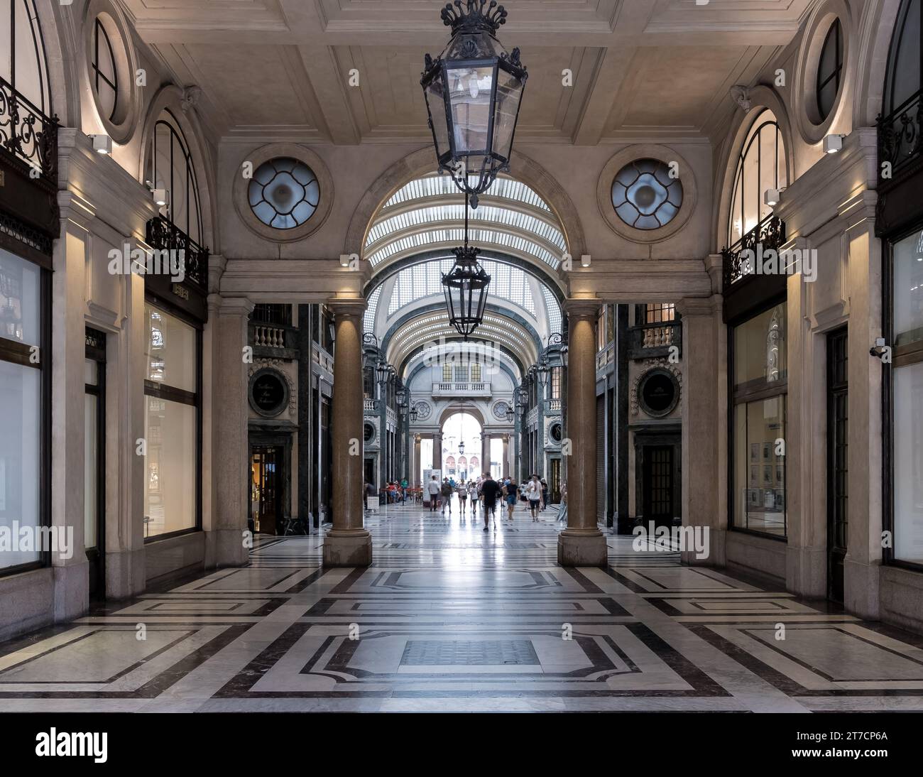 Particolare della Galleria San Federico, edificio commerciale nel centro storico di Torino. Costruito negli anni '1930, ospita numerosi negozi e uffici. Foto Stock