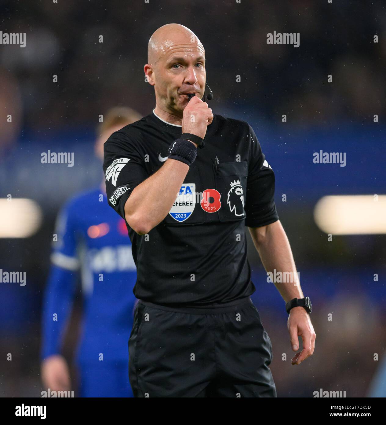 Londra, Regno Unito. 12 nov 2023 - Chelsea contro Manchester City - Premier League - Stamford Bridge. L'arbitro Anthony Taylor durante la partita di Premier League a Stamford Bridge. Credito immagine: Mark Pain / Alamy Live News Foto Stock