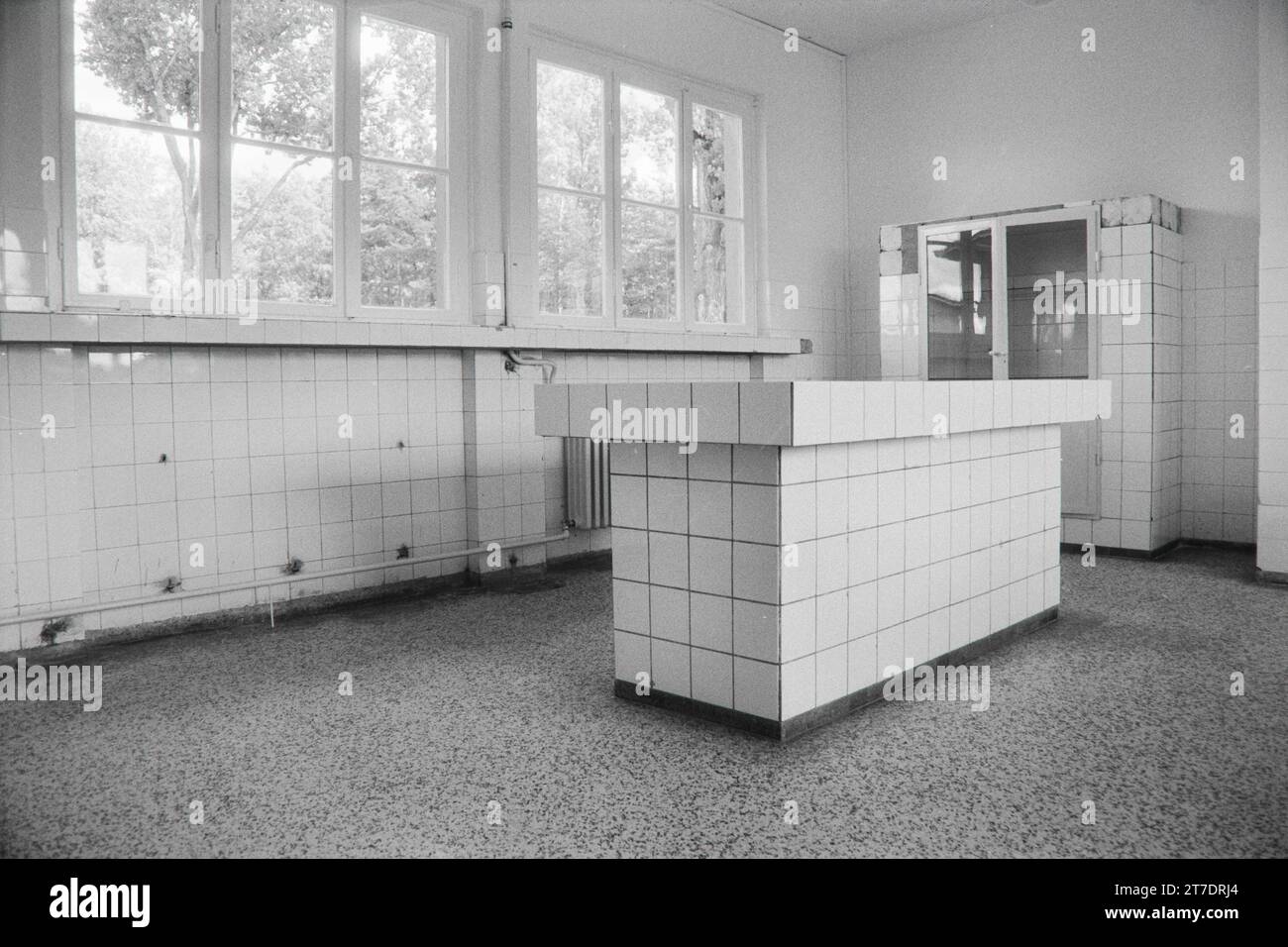 Il tavolo dell'autopsia al campo di concentramento di Sachsenhausen, Germania. Foto Stock
