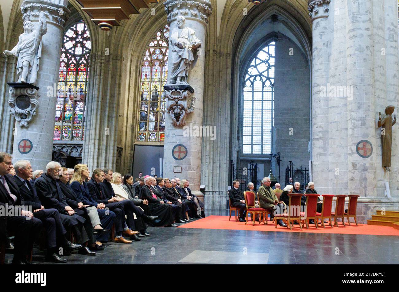 Bruxelles, Belgio. 15 novembre 2023. Il Principe Laurent del Belgio, la Regina Paola del Belgio, il Re Alberto II del Belgio e la Principessa Astrid del Belgio raffigurati durante la messa di te Deum, in occasione della Festa del Re, nella Cattedrale di San Michele e San Gudula (Santi Michel et Gudule/Sint-Michiels- en Sint-Goedelekathedraal), a Bruxelles, mercoledì 15 novembre 2023. BELGA PHOTO BENOIT DOPPAGNE Credit: Belga News Agency/Alamy Live News Foto Stock