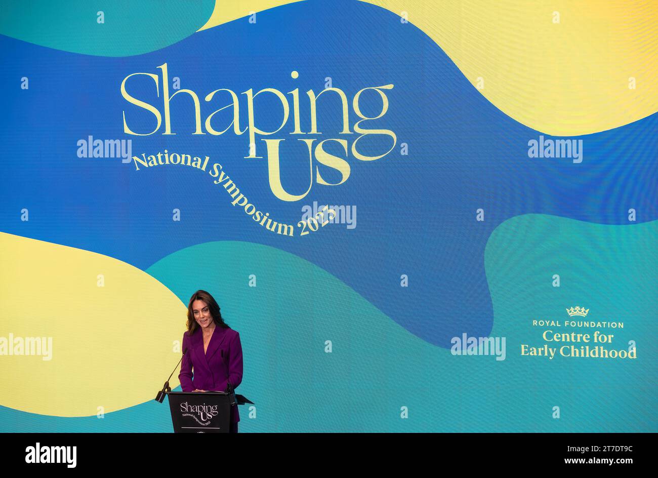 La Principessa del Galles parla al Simposio Nazionale Shaping Us al Design Museum di Londra, per ospitare l'evento con il Royal Foundation Centre for Early Children. Data foto: Mercoledì 15 novembre 2023. Foto Stock