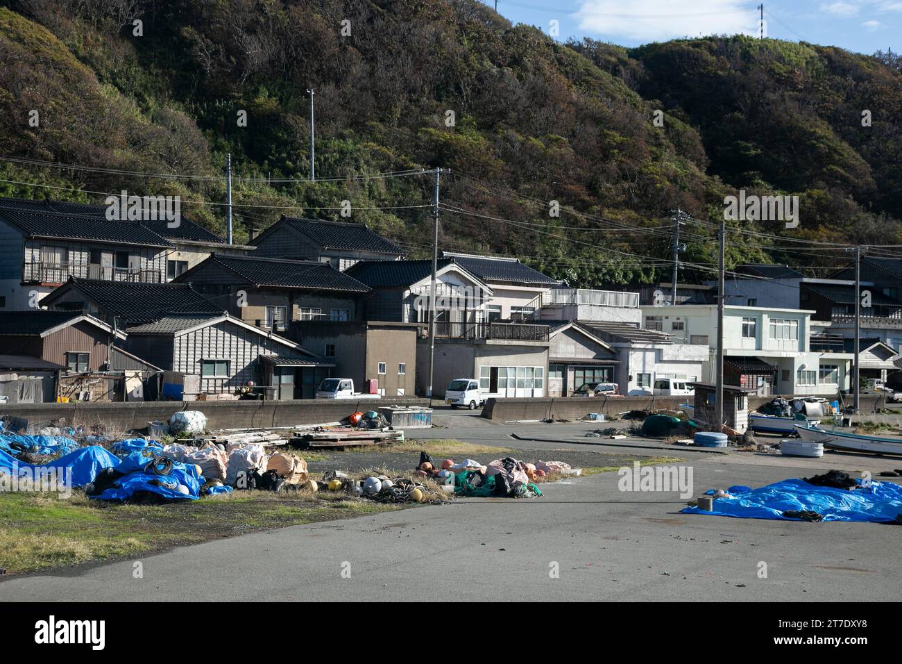 Ettsumi, Giappone; 1 ottobre 2023: Porto di pesca di Ettsumi sull'isola di Sado nella prefettura di Niigata, Giappone. Foto Stock