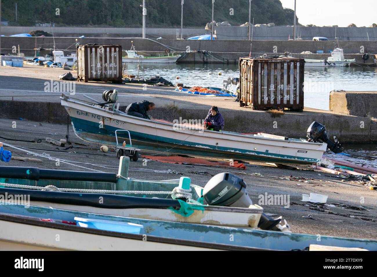 Ettsumi, Giappone; 1 ottobre 2023: Porto di pesca di Ettsumi sull'isola di Sado nella prefettura di Niigata, Giappone. Foto Stock