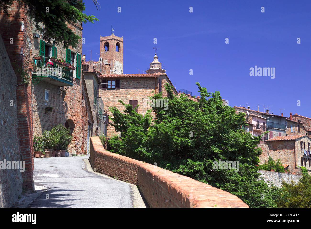 Europa. Italia. Umbria. Provincia di Perugia. Città ​​of la Chiesa Parrocchiale. Vista sul villaggio Foto Stock