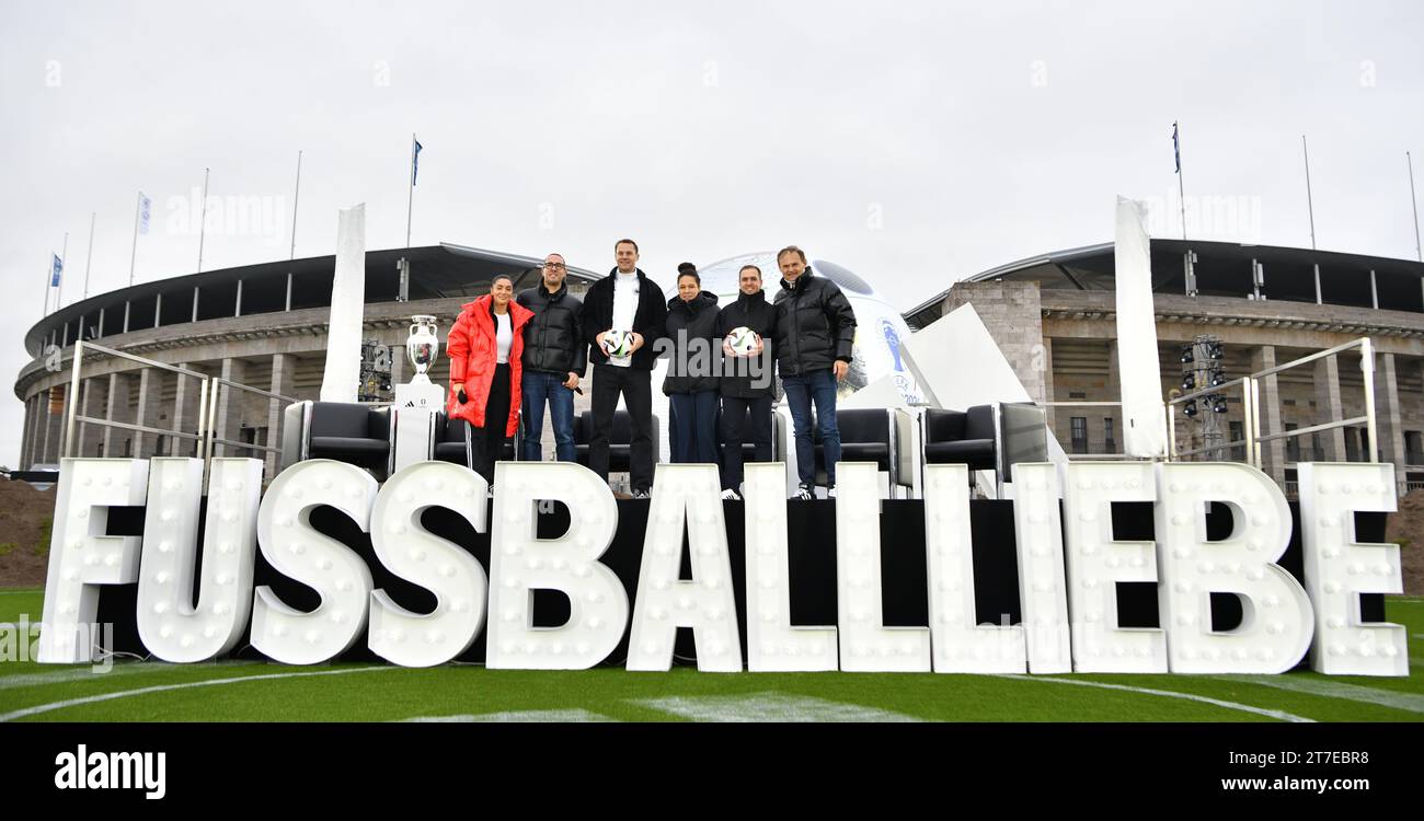 Berlino, Germania. 15 novembre 2023. Gli ospiti si esibiscono durante l'evento di presentazione del pallone ufficiale di UEFA EURO 2024 a Berlino, in Germania, 15 novembre 2023. Crediti: Ren Pengfei/Xinhua/Alamy Live News Foto Stock
