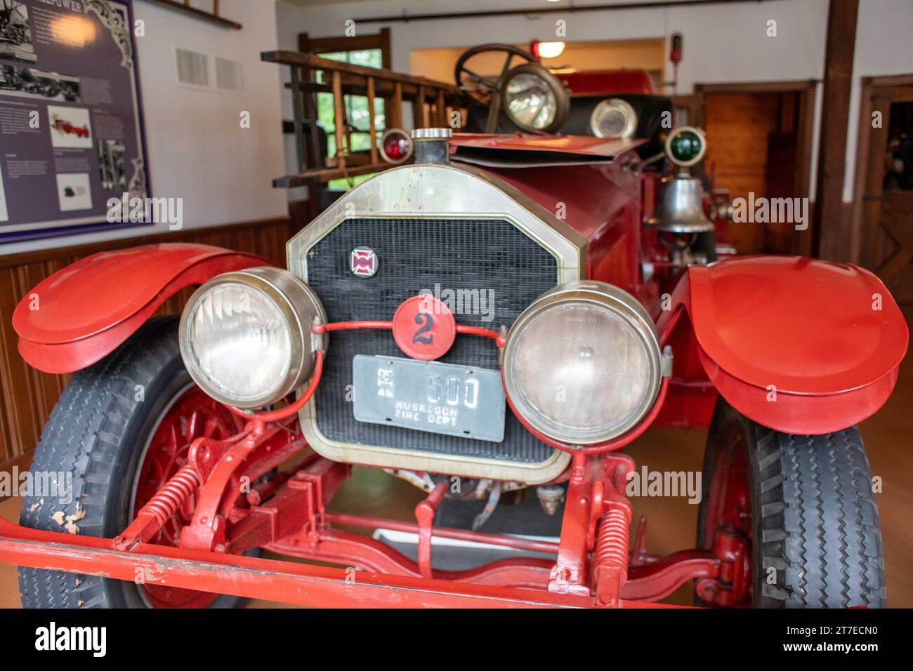 Muskegon, Michigan - il Fire Barn Museum, parte del Lakeshore Museum Center, ospita antiche attrezzature antincendio. Questo 1923 American LaFrance pu Foto Stock