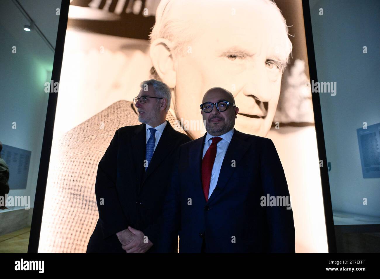 Roma, Italia. 12 novembre 2023. Federico Mollicone, Gennaro Sangiuliano durante l'anteprima stampa della mostra ''TOLKIEN. Man, Professor, Author'', 15 novembre 2023, presso la Galleria Nazionale d'Arte moderna e Contemporanea, Roma, Italia. (Foto di Domenico Cippitelli/NurPhoto) credito: NurPhoto SRL/Alamy Live News Foto Stock