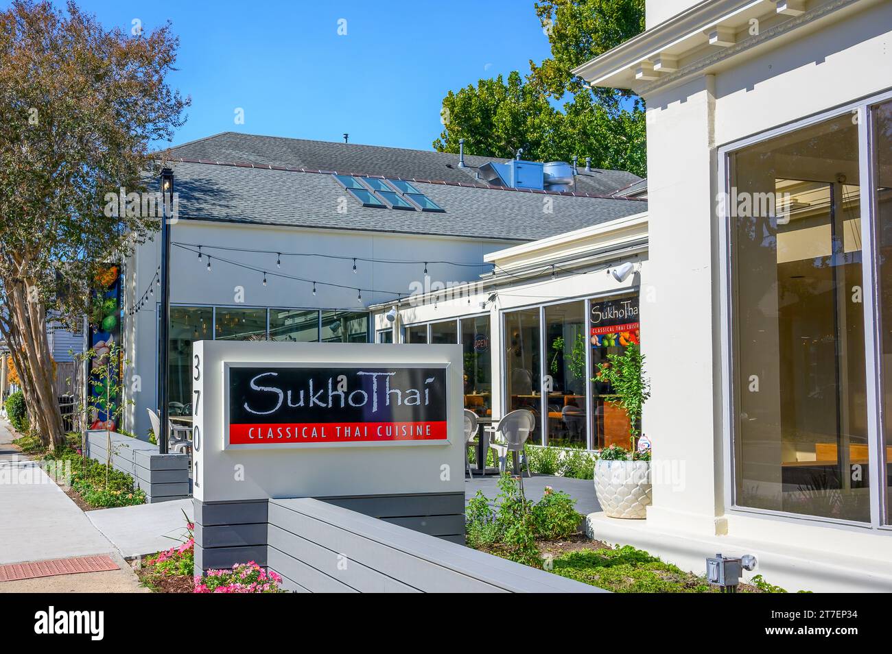 NEW ORLEANS, LOUISIANA, USA - 4 NOVEMBRE 2023: Sukho Thai Restaurant in Magazine Street nel quartiere Uptown Foto Stock