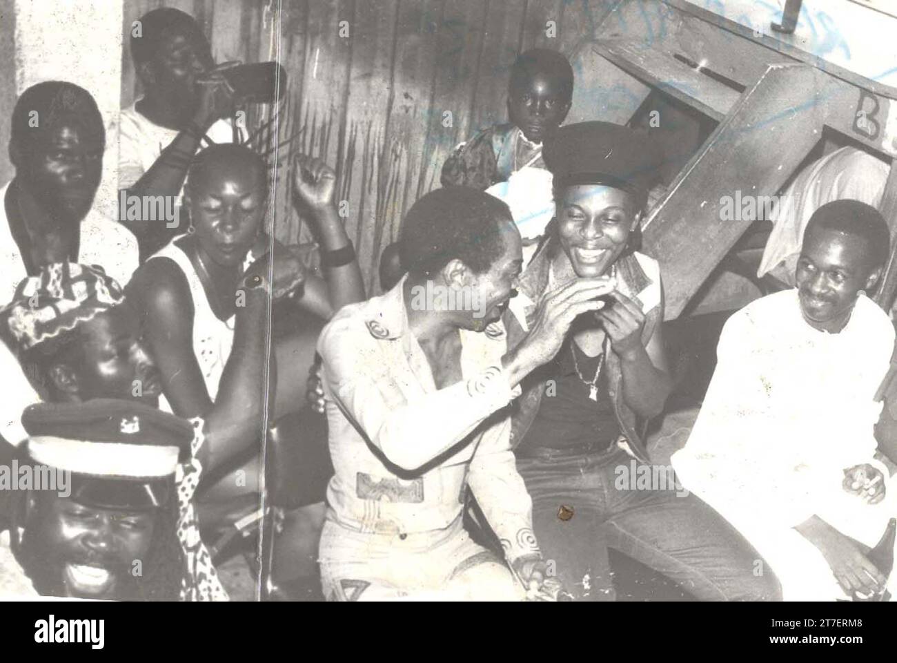 Fela Aníkúlápó Kútì, nota anche come Abàmì Ẹ̀dá, è stata una musicista nigeriana, bandleader, compositore, attivista politica e panafricanista. È considerato il re dell'afrobeat, un genere musicale nigeriano che combina la musica dell'Africa occidentale con il funk e il jazz americano. Al culmine della sua popolarità, è stato definito come uno dei più "stimolanti e carismatici artisti musicali africani". Foto Stock