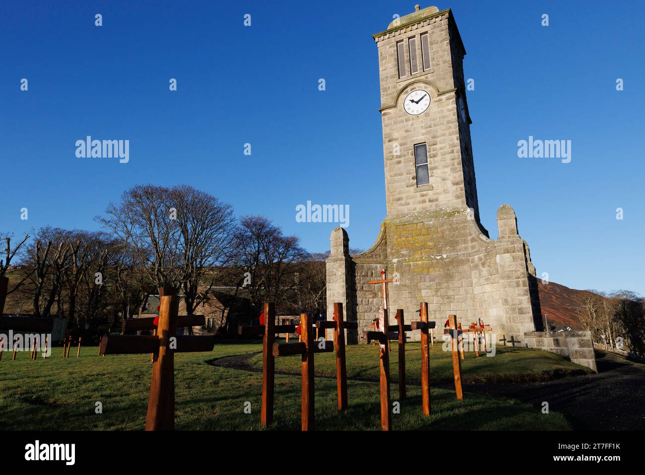 Helmsdale, Sutherland, Scozia. 15 novembre 2023. Il War Memorial di Helmsdale, una città costiera sulla costa orientale di Sutherland, in Scozia. Foto Stock