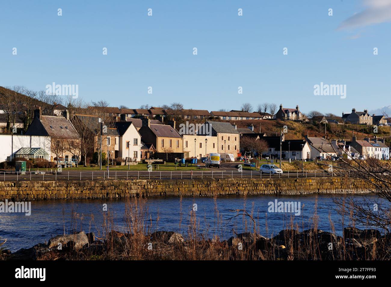 Helmsdale, Sutherland, Scozia. 15 novembre 2023. Una vista sul fiume Helmsdale a Helmsdale, una città costiera sulla costa orientale di Sutherland, in Scozia. Foto Stock