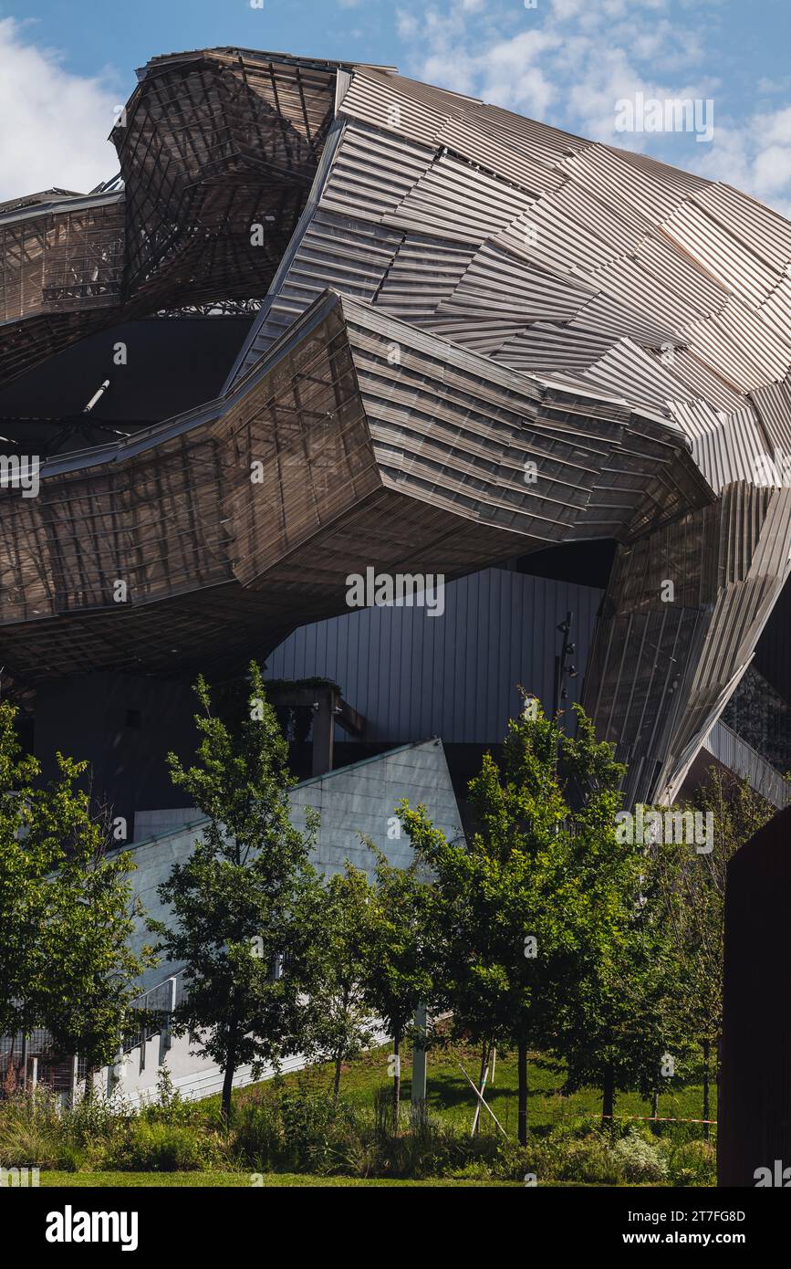 Milano, Italia - Giugno 2023: Fiera Milano pavillon, architettura moderna nel famoso quartiere chiamato City Life Foto Stock
