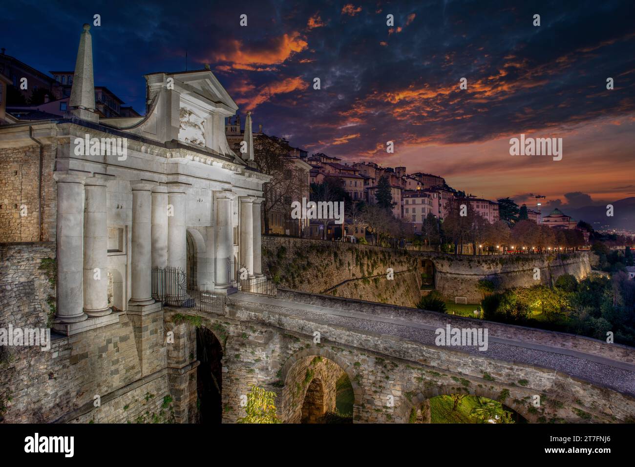 Porta San Giacomo la più bella delle porte d'accesso dalle mura veneziane Foto Stock