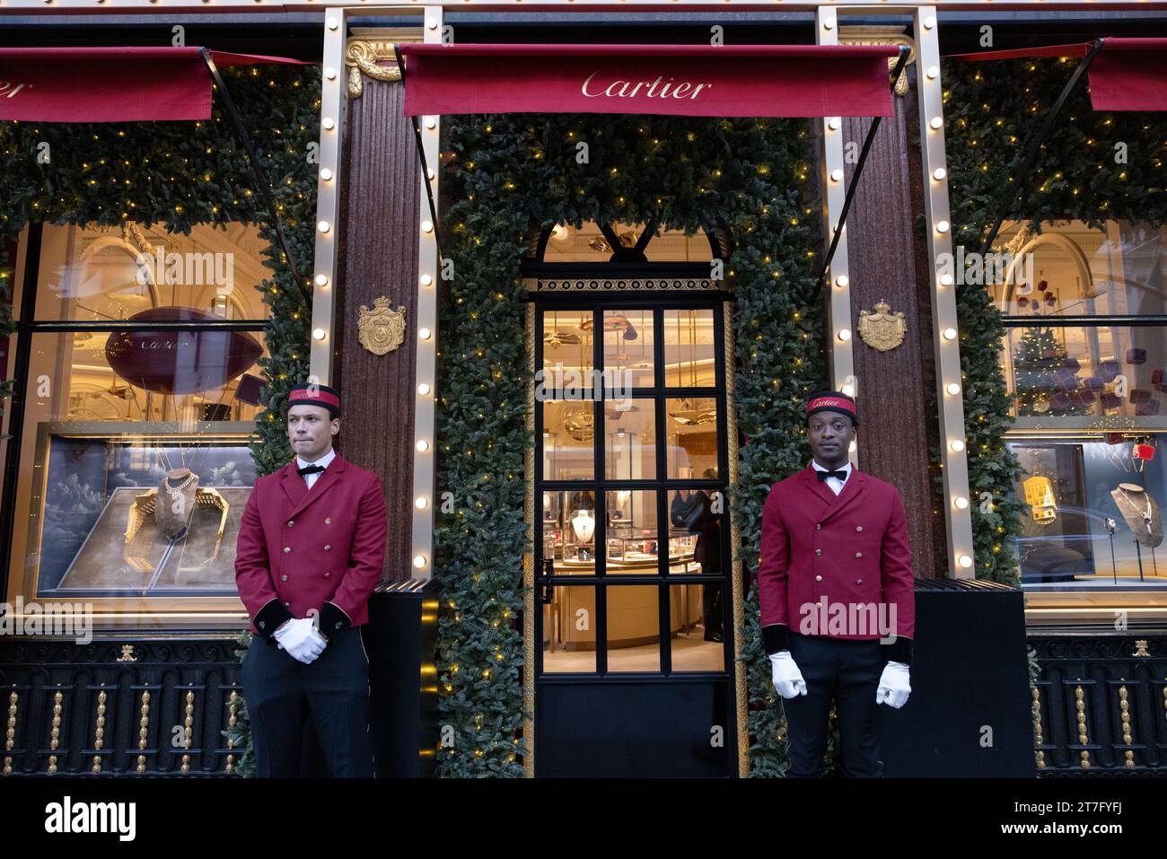 Cartier, Old Bond Street, Mayfair, Londra, Inghilterra, Regno Unito. Novembre 2023 Foto Stock