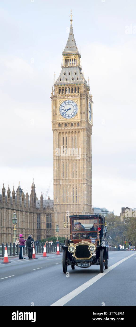 Entrata Londra al Brighton Veteran Car Run Westminster Bridge Londra Foto Stock