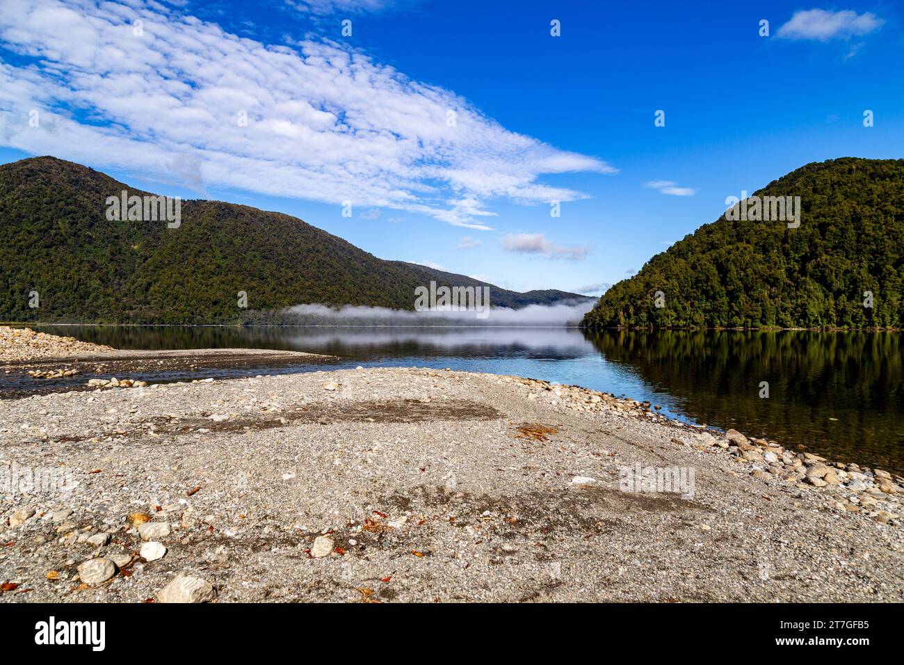 Il lago Rotoiti è situato ai margini del Nelson Lakes National Park e a breve distanza a piedi da St Arnaud Foto Stock