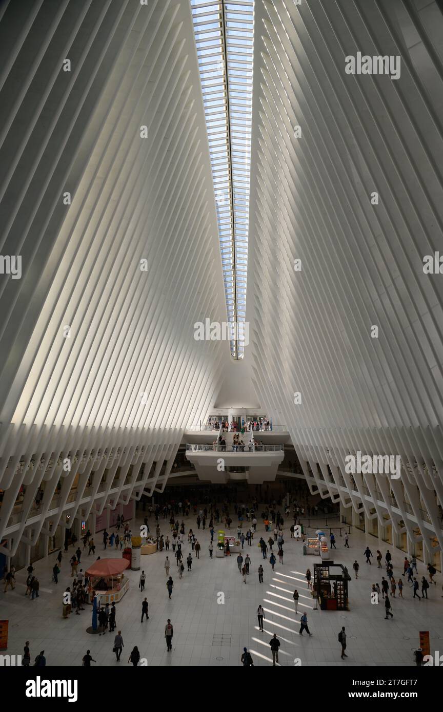 All'interno dell'Oculus Mall di New York City Foto Stock