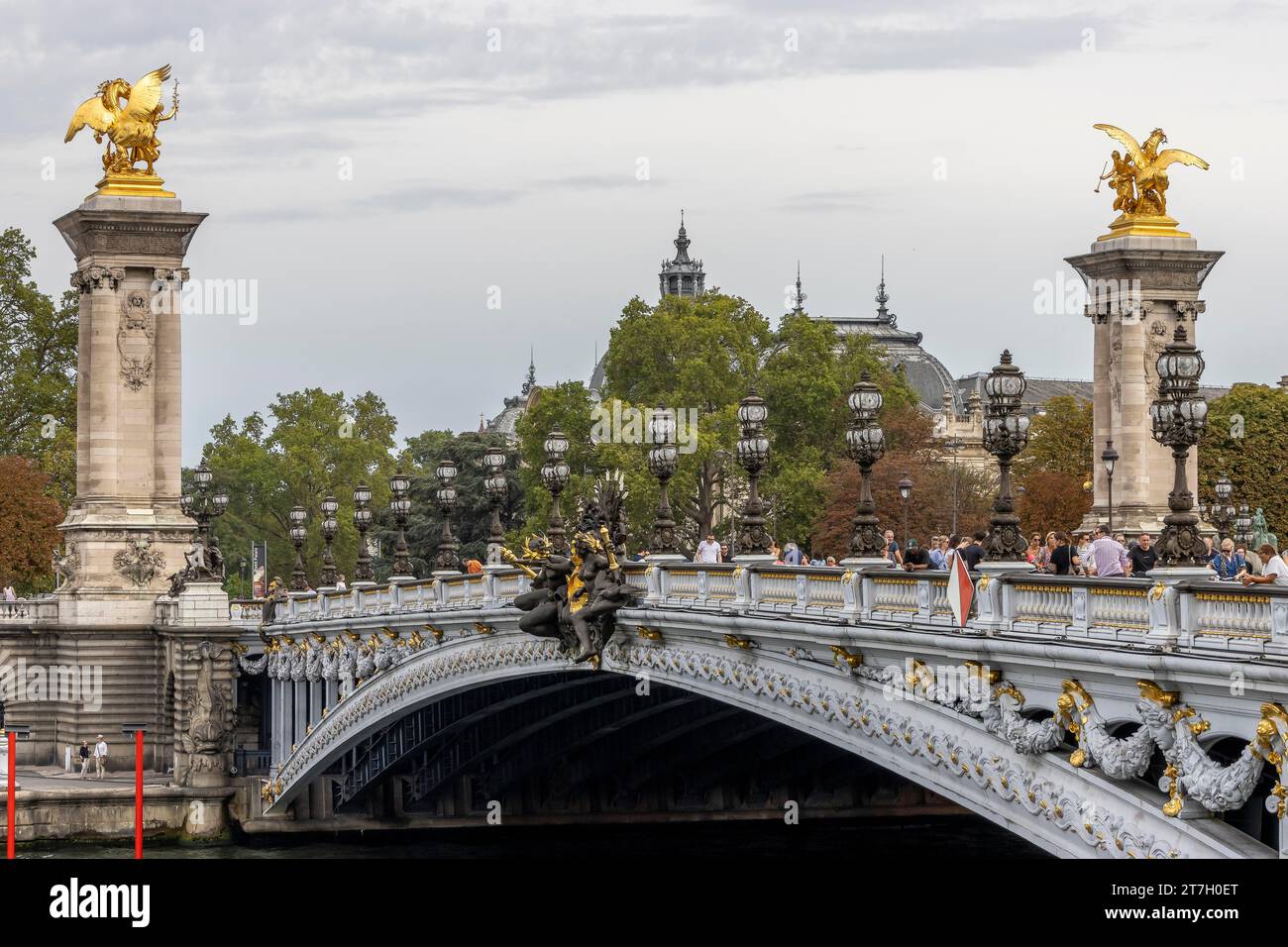 Pont Alexandre III è un ponte costruito in stile neoclassico, Parigi, Ile-de-France, Francia Foto Stock