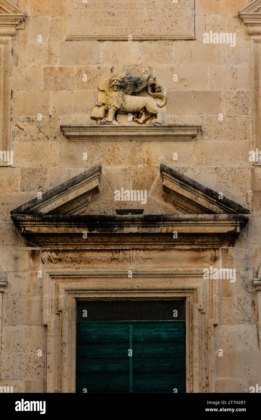 L'ex centro marittimo di Perast con i suoi magnifici edifici e due splendide isole al largo, Montenegro, Perast, Montenegro, Europa Foto Stock