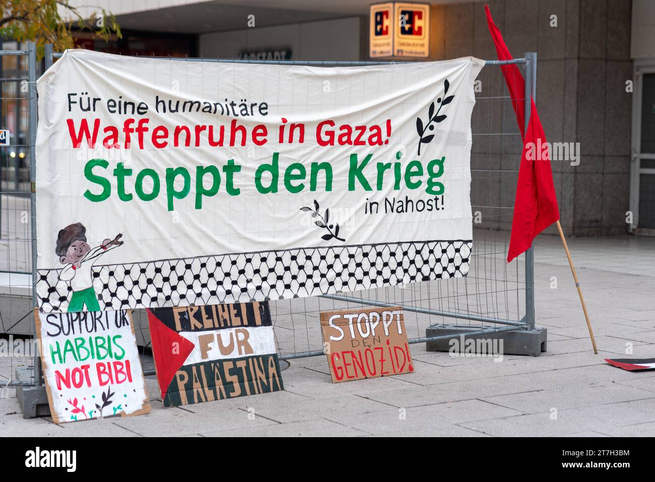 Striscione con lo slogan cessate il fuoco a Gaza!, manifestazione pro-Palestina, Magdeburgo, Sassonia-Anhalt, Germania Foto Stock