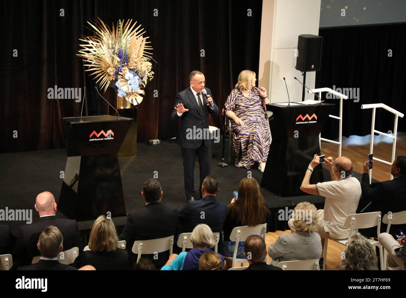 Sydney, Australia. 16 novembre 2023. Anteprima mediatica della mostra Ramses & the Gold of the Pharaohs presso l'Australian Museum, con 182 oggetti inestimabili, tra cui il sarcofago di Ramses II, una delle bare reali più rare e impressionanti dell'antico Egitto mai scoperte. Museo Australiano, Hintze Hall. 1 William Street, cnr College St, Sydney. Crediti: Richard Milnes/Alamy Live News Foto Stock