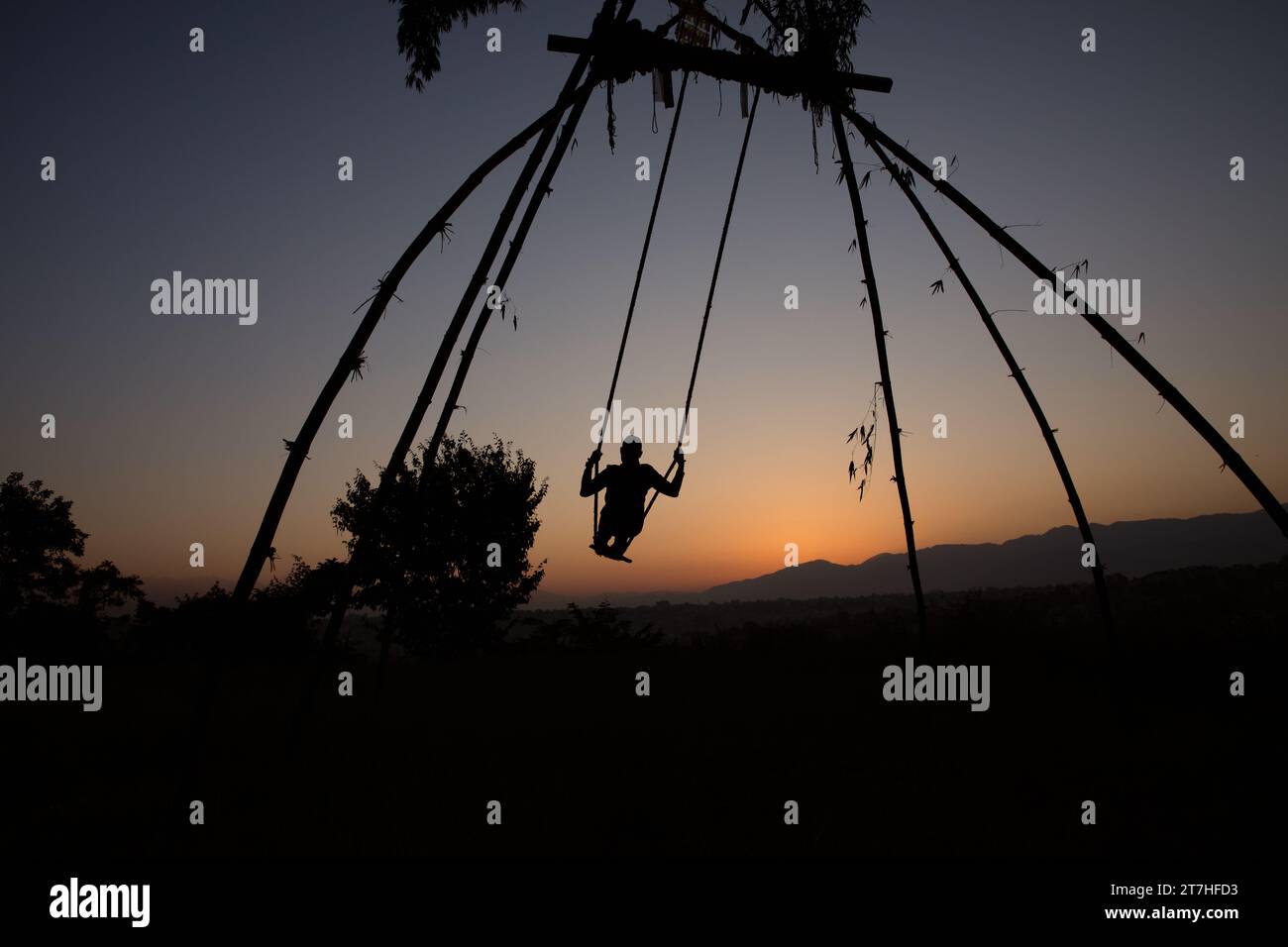 Wing o in nepalese il ‘PING’ è uno degli intrattenimenti di base che si vedono in tutto il Nepal specialmente ai tempi di Dashain. È anche un va Foto Stock
