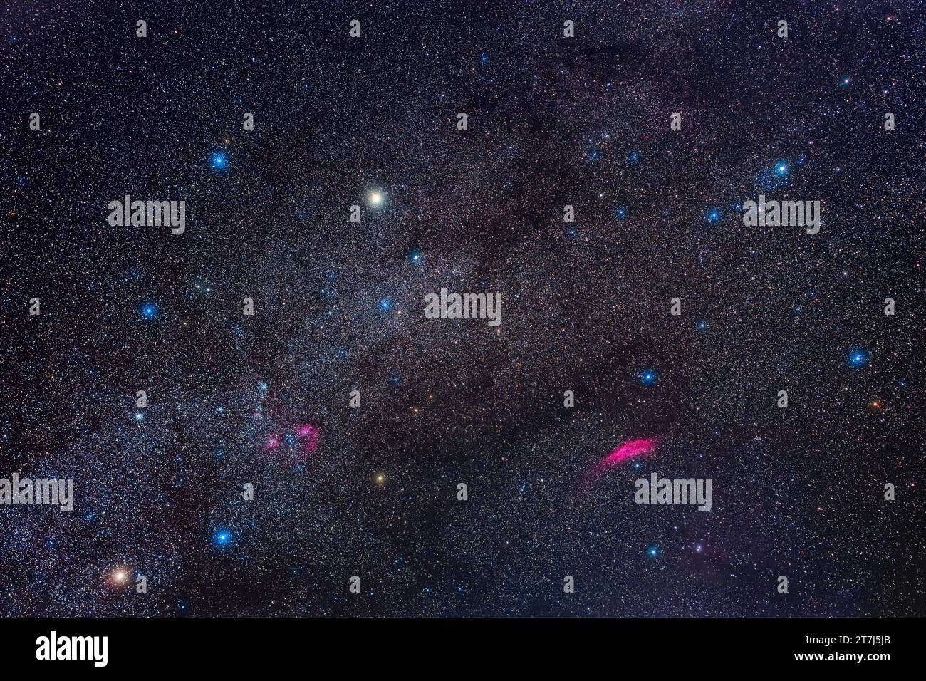 Una cornice delle costellazioni del cielo invernale settentrionale di Auriga (a sinistra) e Perseo (in alto a destra). Le stelle di Messier ammassano M36, M37 e M38 ad Auriga S. Foto Stock
