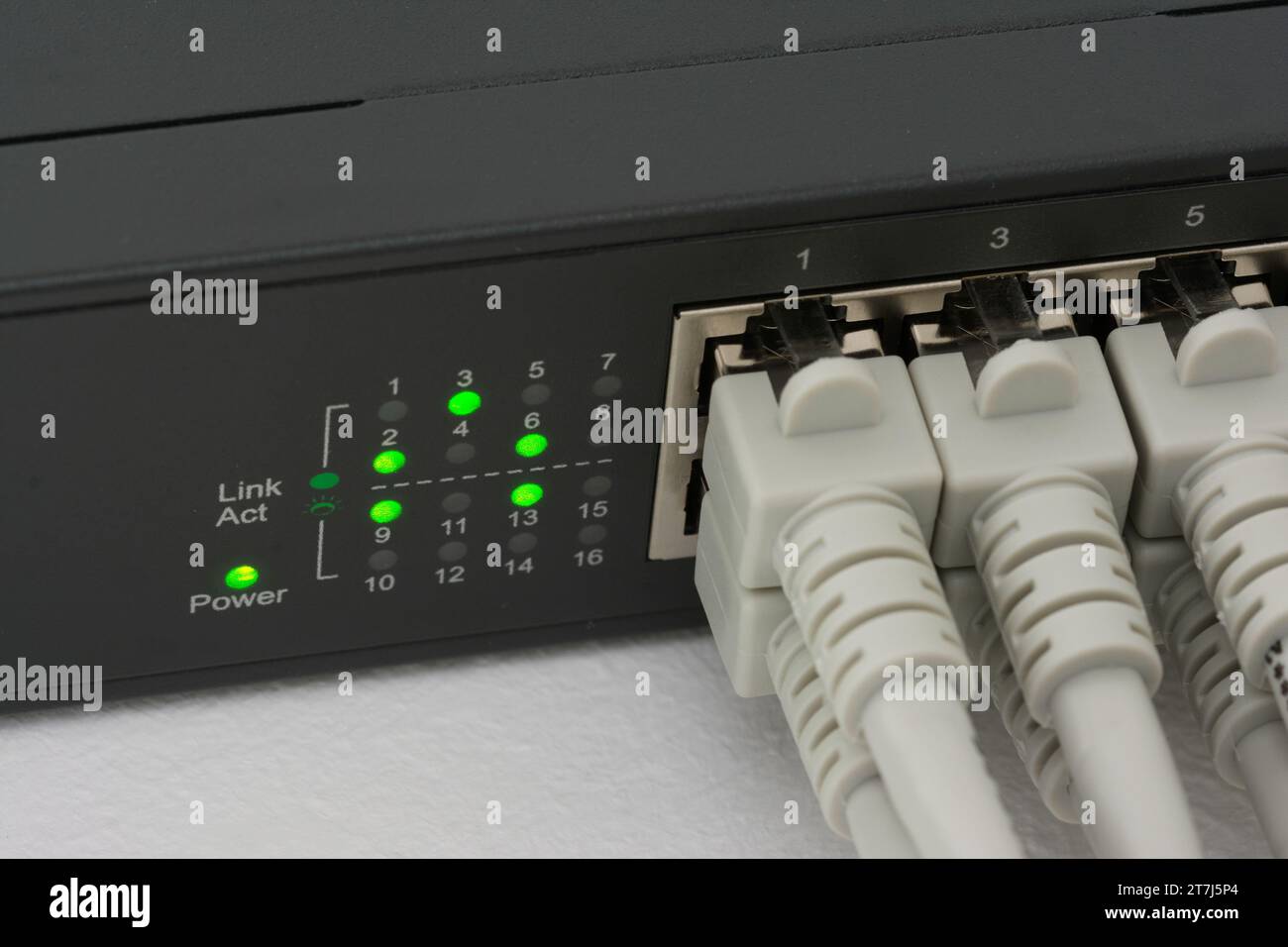 Switch di rete con cavi di rete RJ45 Foto Stock