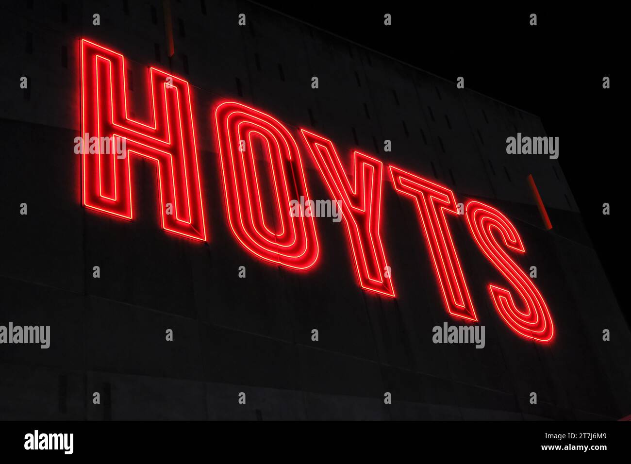 Il vivace segno del cinema HOYTS di notte. Auckland, nuova Zelanda Foto Stock