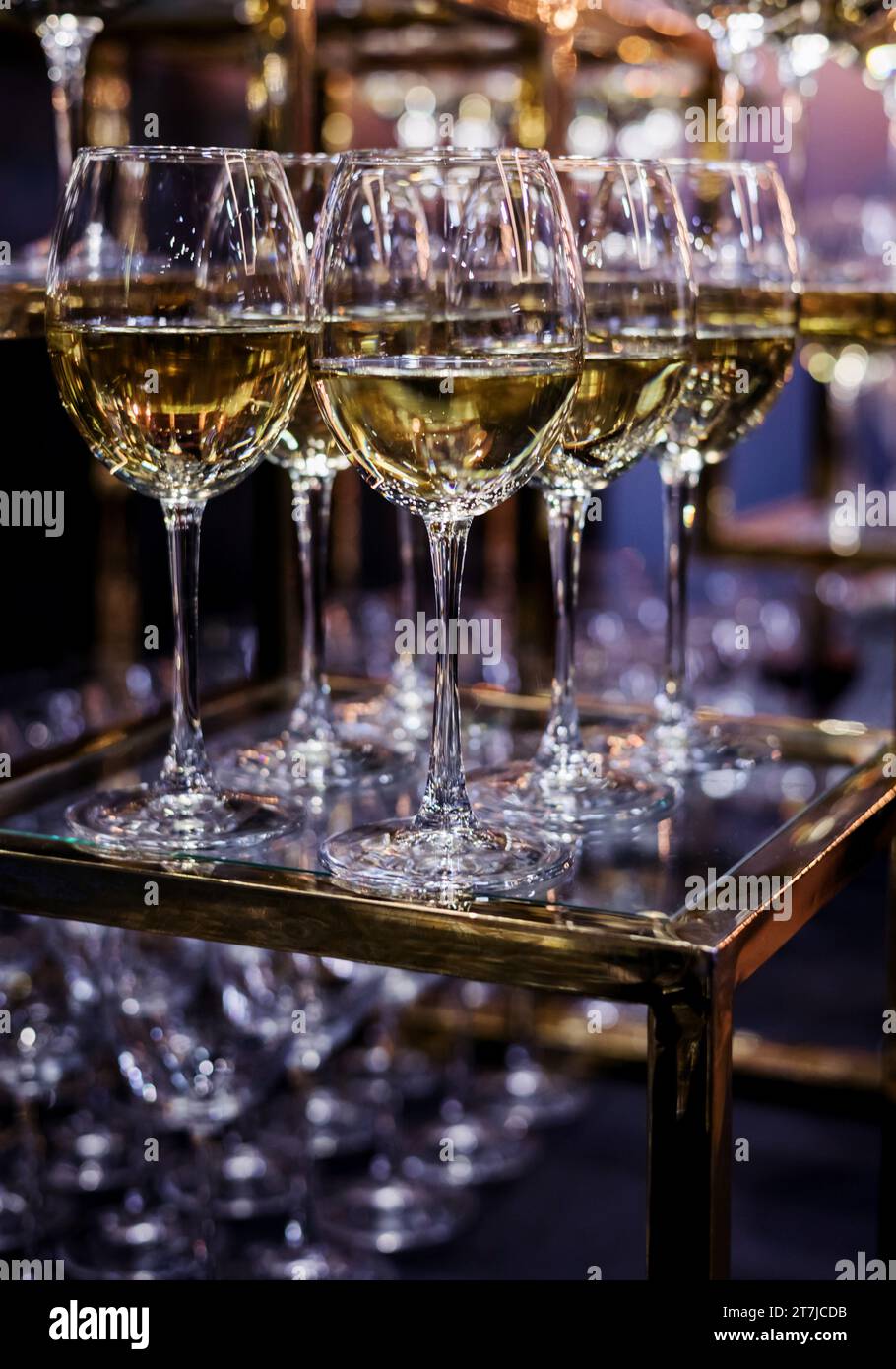 bicchieri di vino per le vacanze. concetto di natale, matrimonio Foto Stock