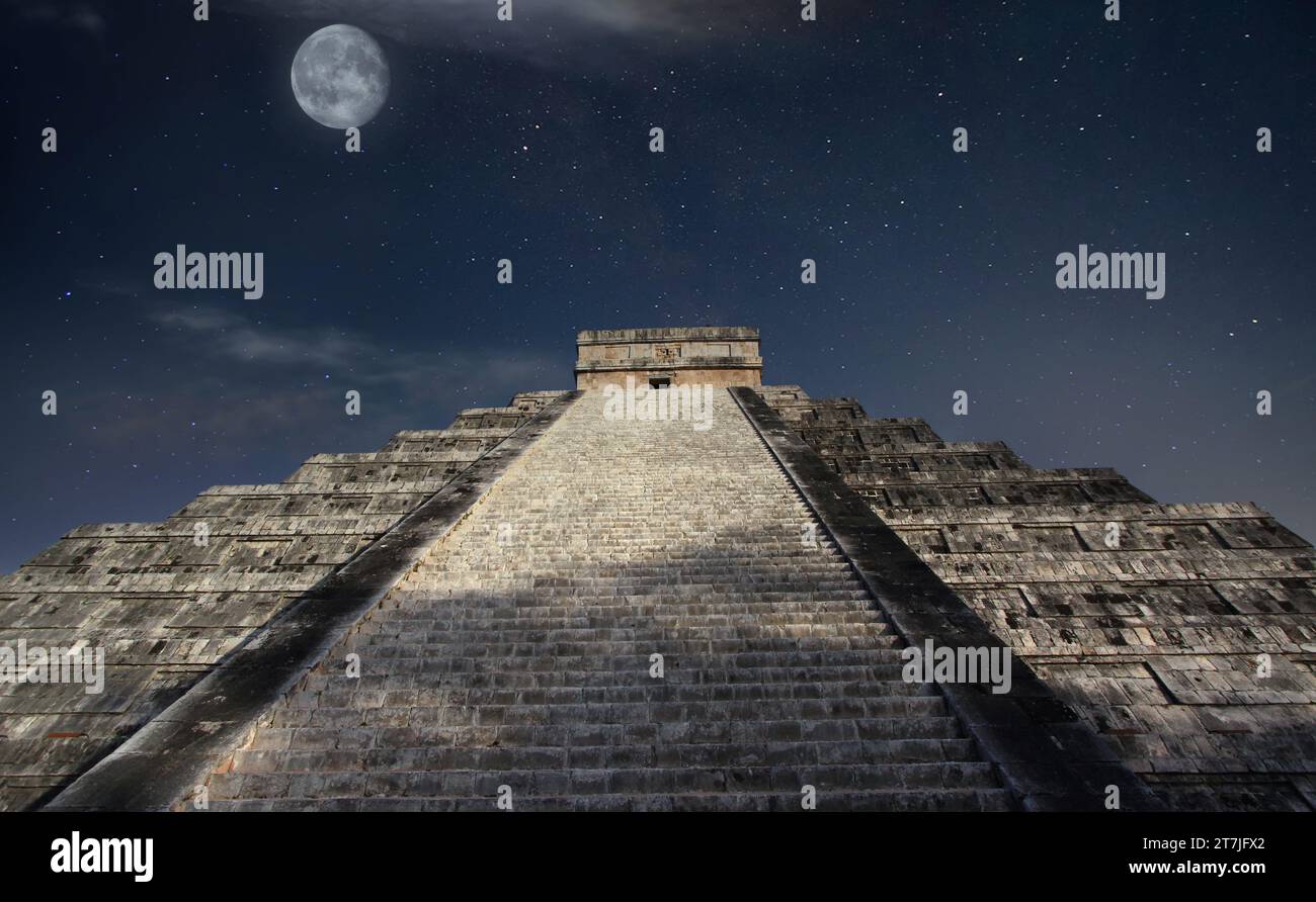 Grande piramide maya nelle rovine di Chichen Itza, Yucatan, Messico Foto Stock