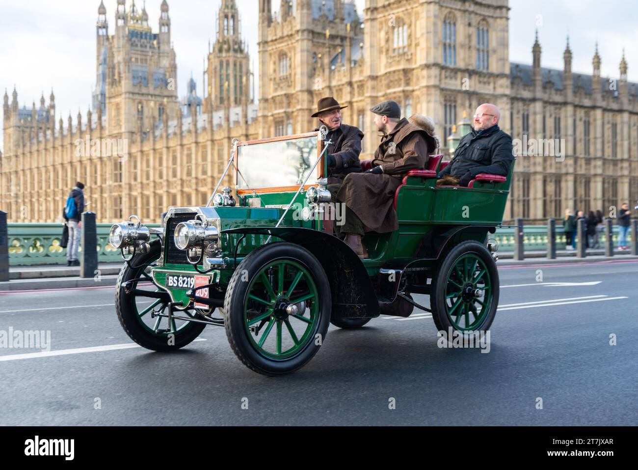 1903 auto d'epoca Gladiator che partecipa alla corsa di auto d'epoca da Londra a Brighton, evento automobilistico d'epoca che passa attraverso Westminster, Londra, Regno Unito Foto Stock