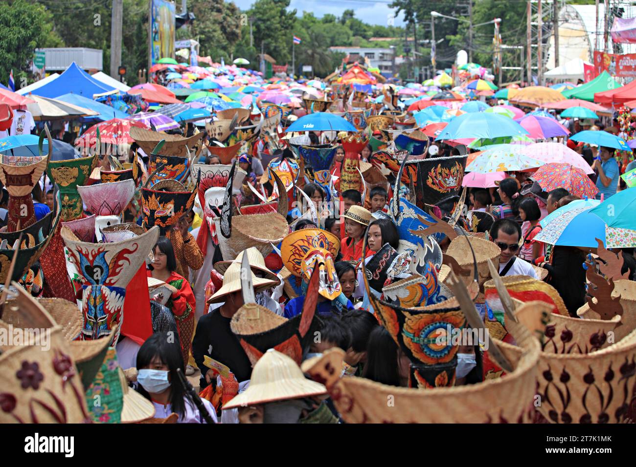 LOEI, TAILANDIA-LUGLIO - 11 giugno: Il Festival dei fantasmi (Phi Ta Khon) è un tipo di processione mascherata celebrata per meriti buddisti, che rende famosa la tradizione tailandese Foto Stock