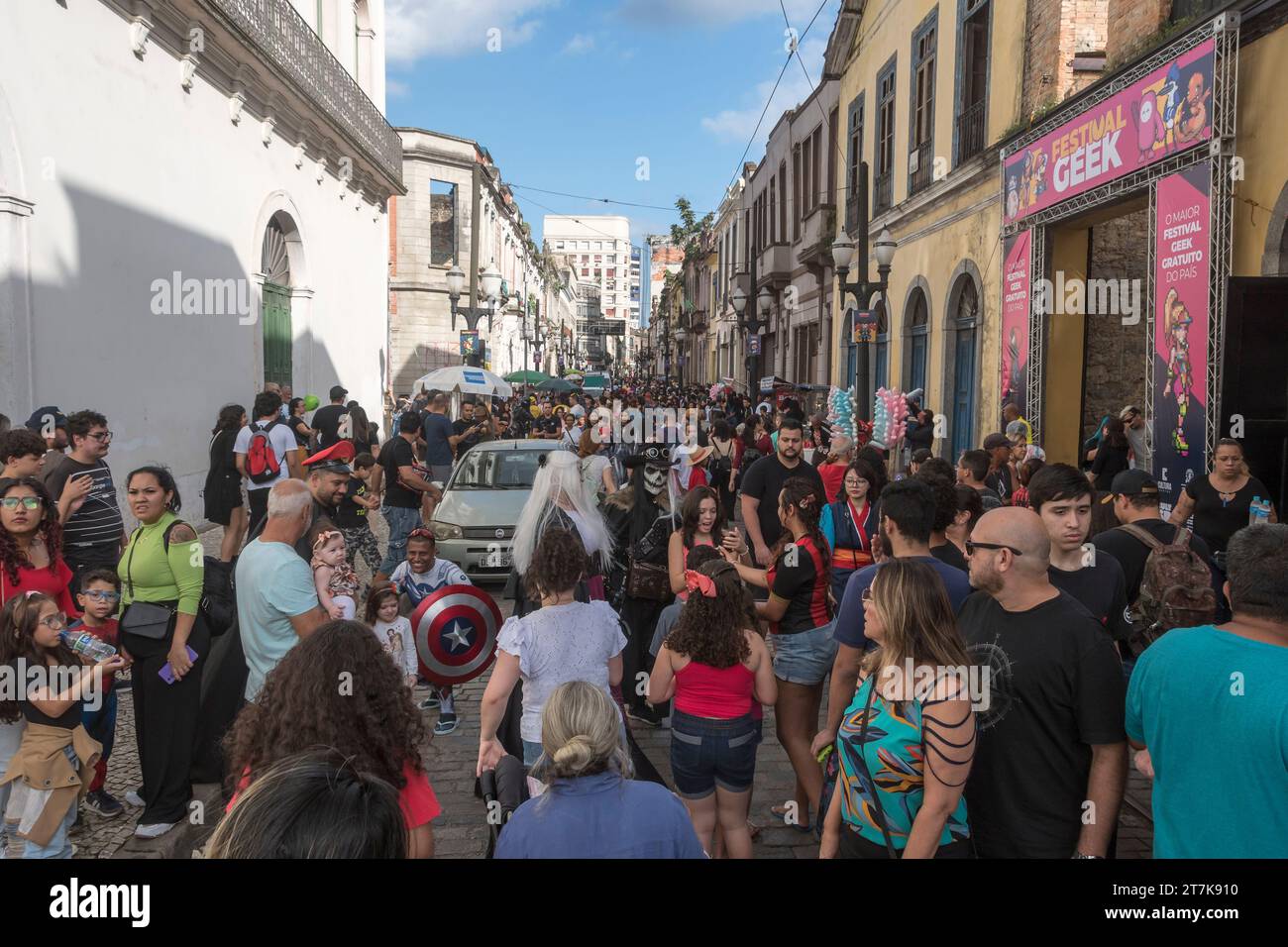 Santos, Brasile. Festa geek in via Comércio, quartiere Valongo. Foto Stock
