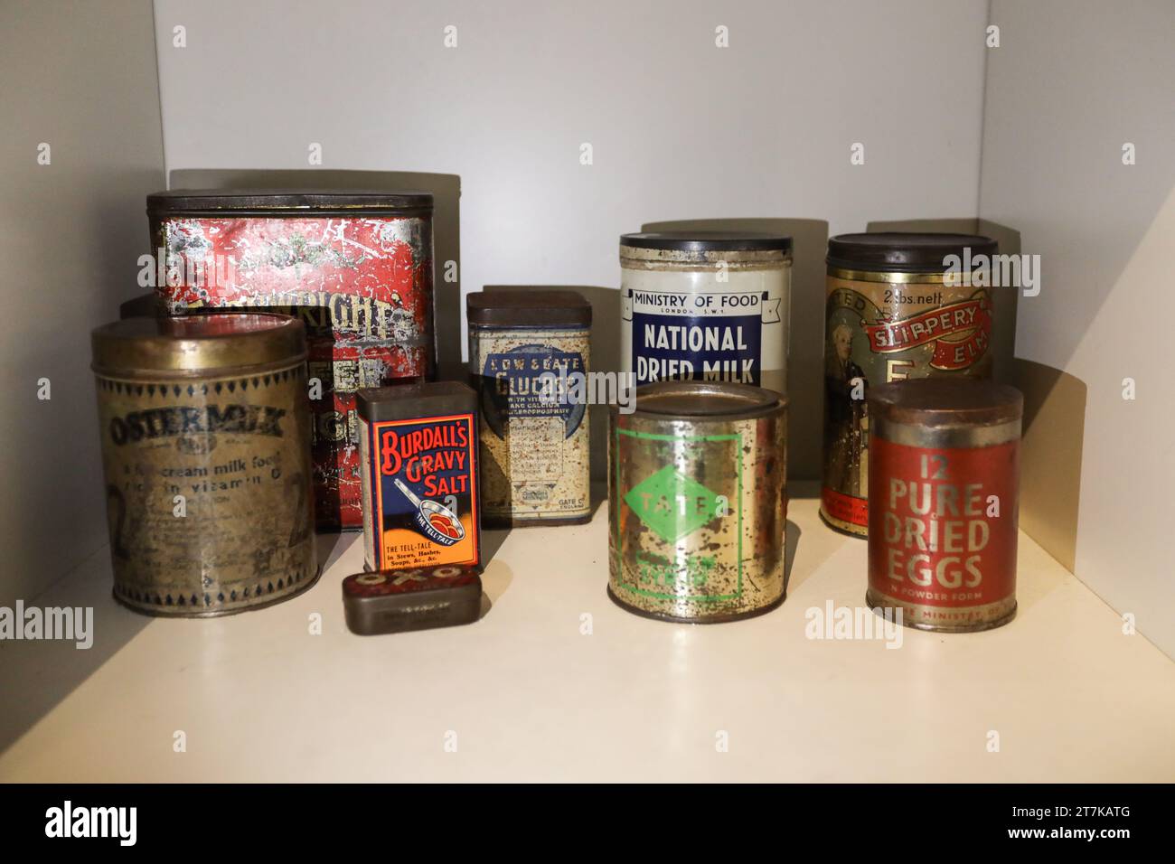 Cibi in scatola degli anni '1940 - esposizione presso l'Imperial War Museum di Londra Foto Stock