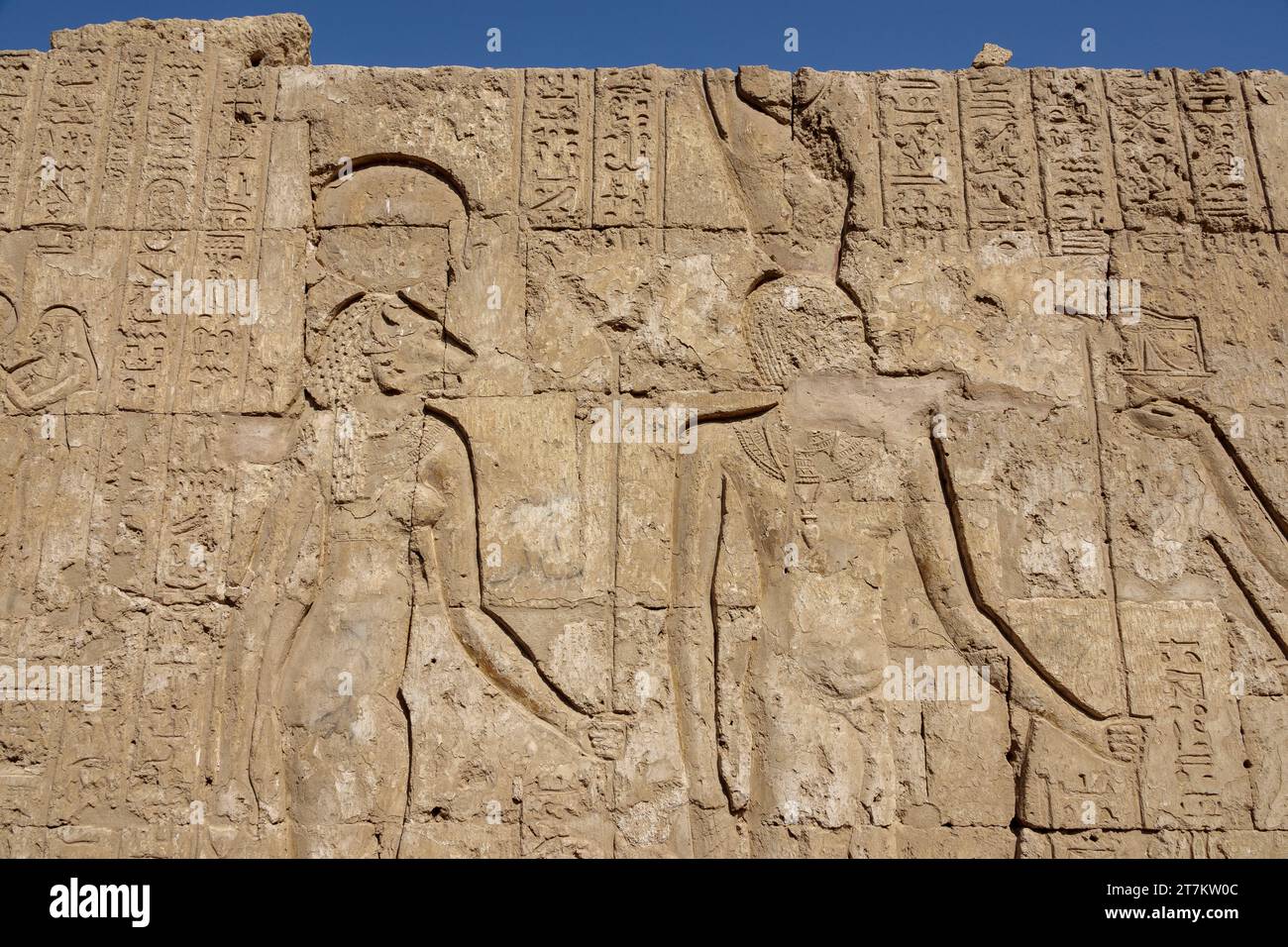 Primo piano della dea Repyt e decorazione nel tempio tolemaico ad Athribis, conosciuto anche come Wanina, vicino ad Akhmim, Governatorato di Sohag, Medio Egitto Foto Stock