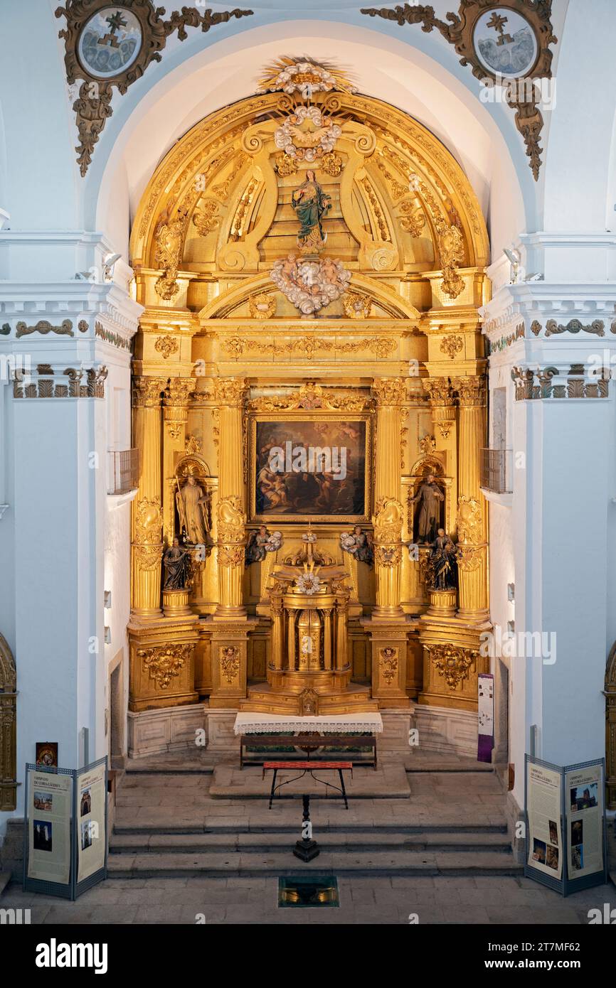 Europa, Spagna, Estremadura, Cáceres, la Chiesa di San Francisco Javier (Chiesa del sangue prezioso) che mostra l'interno del Santuario e dell'altare Foto Stock