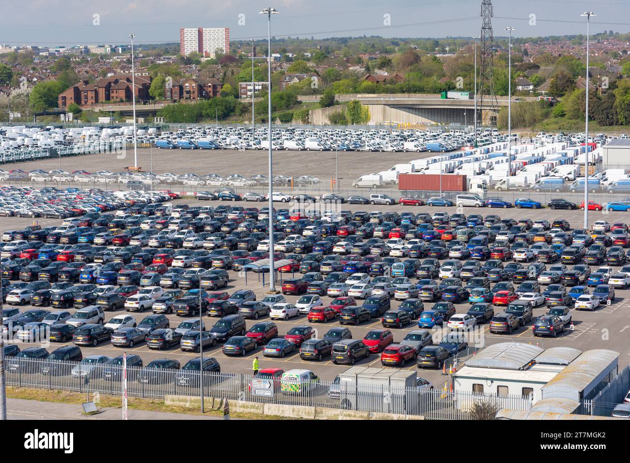 Auto parcheggiate al porto crocieristico di Southampton, Southampton, Hampshire, Inghilterra, Regno Unito Foto Stock