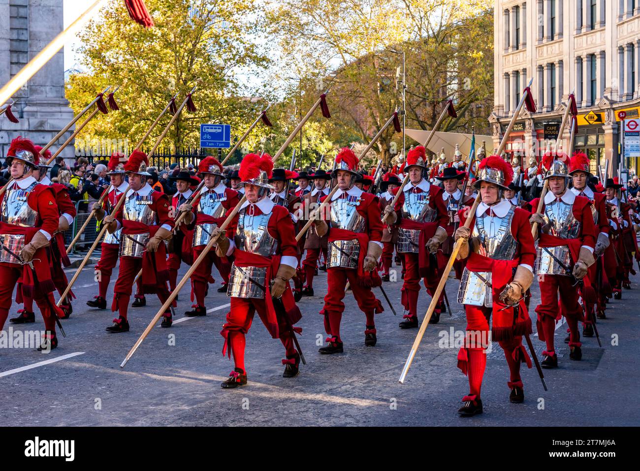 The Company of Pikemen & Musketeers, guardia personale del Lord Mayor di Londra partecipa al Lord Mayor's Show, Londra, Regno Unito Foto Stock