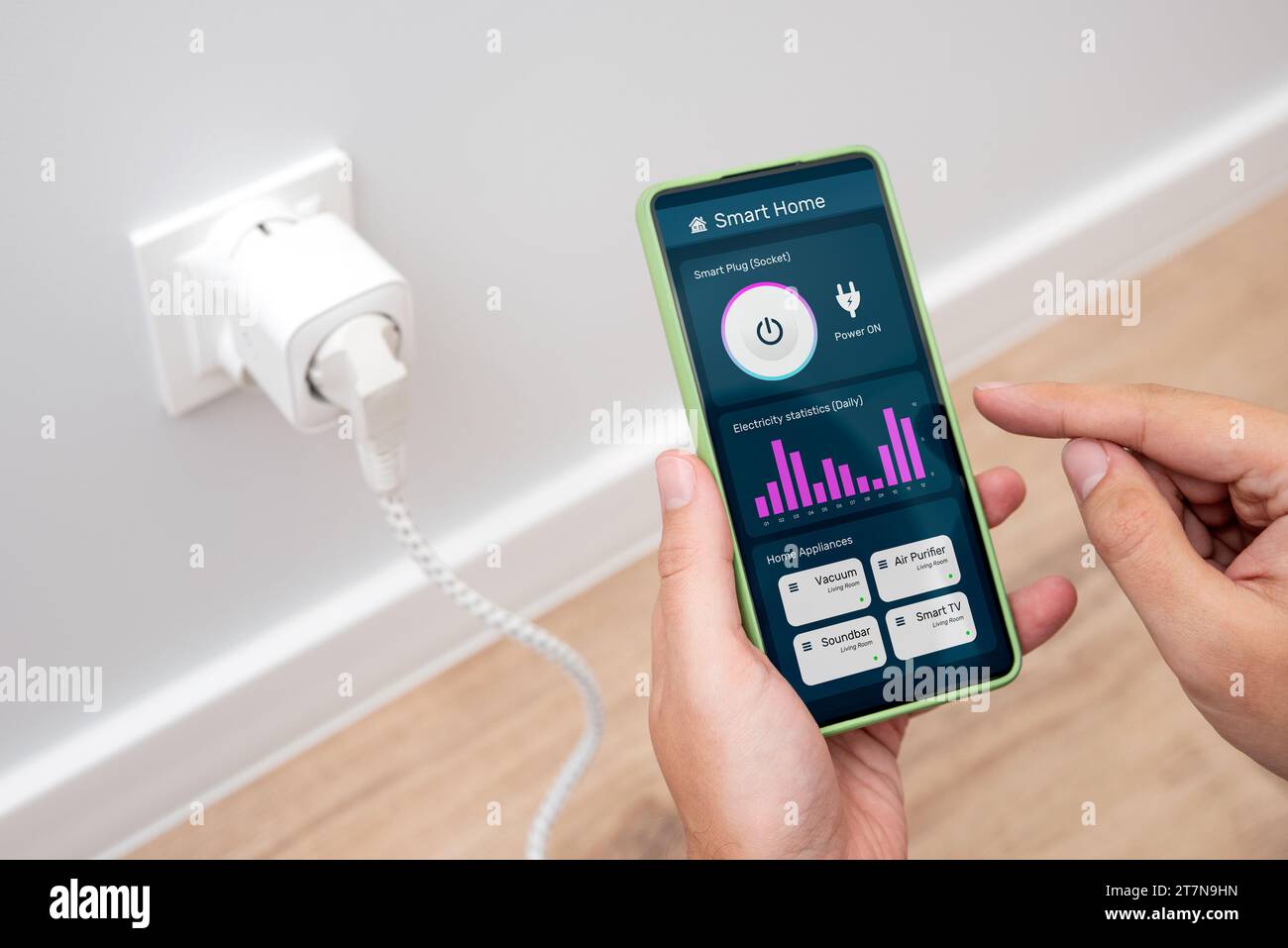 App per la casa intelligente con monitor per l'efficienza energetica. Monitoraggio Smart Plug Foto Stock