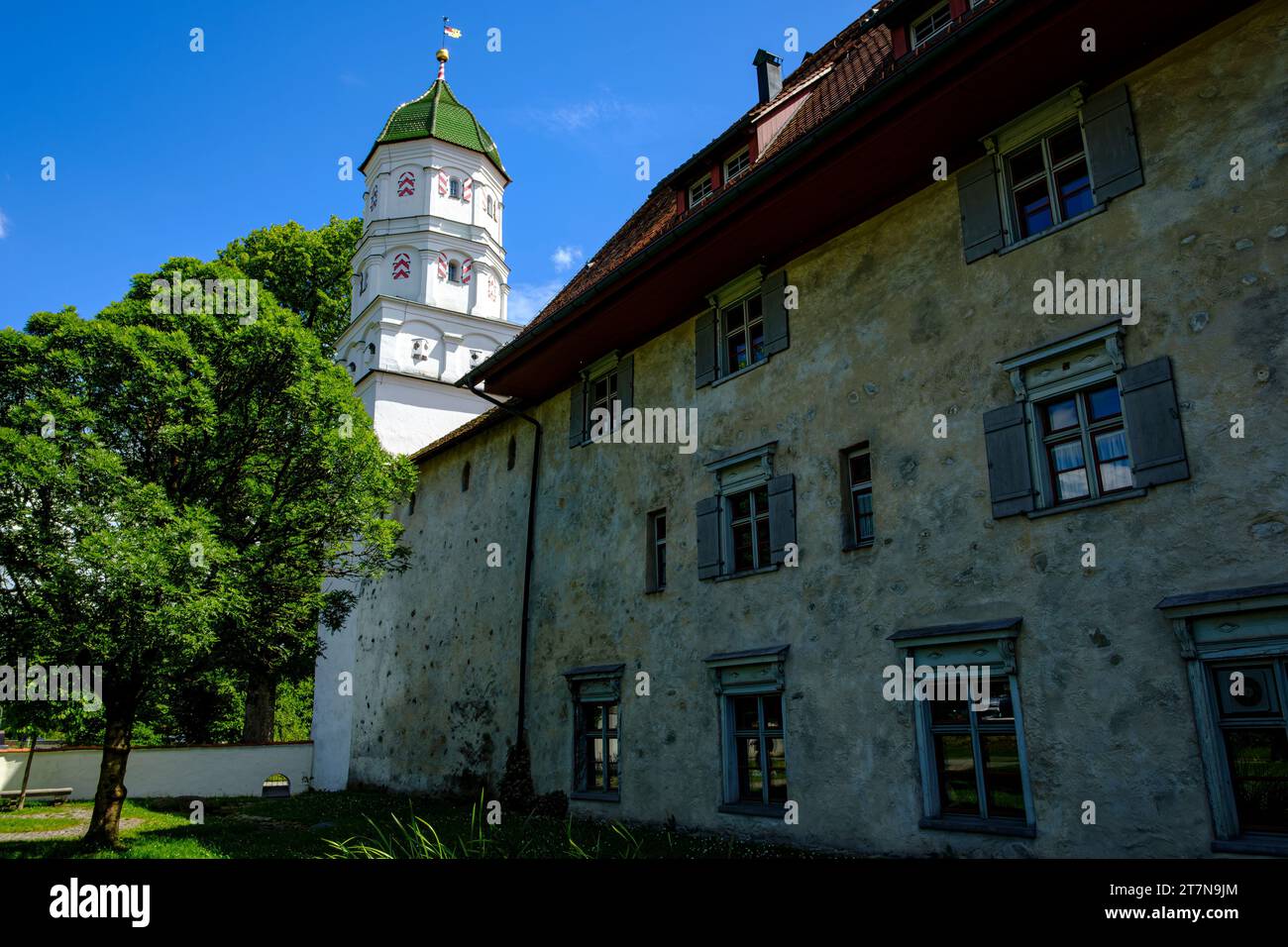 La Torre delle polveri, una torre conservata intorno al 1400 nella cinta muraria medievale della città vecchia di Wangen im Allgäu, alta Svevia, Germania. Foto Stock