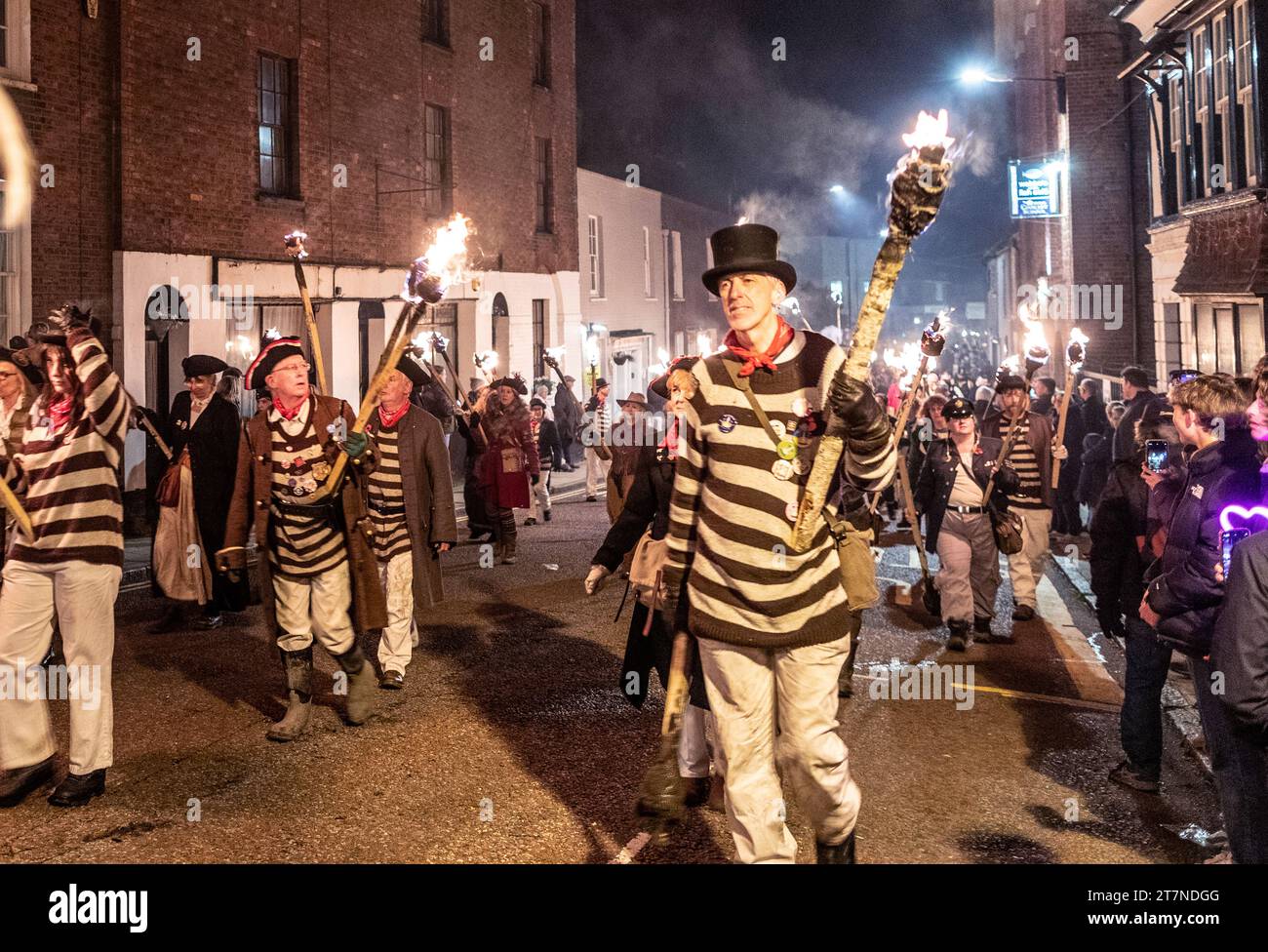 Processione al Fire Festival di Rye Sussex, Regno Unito Foto Stock