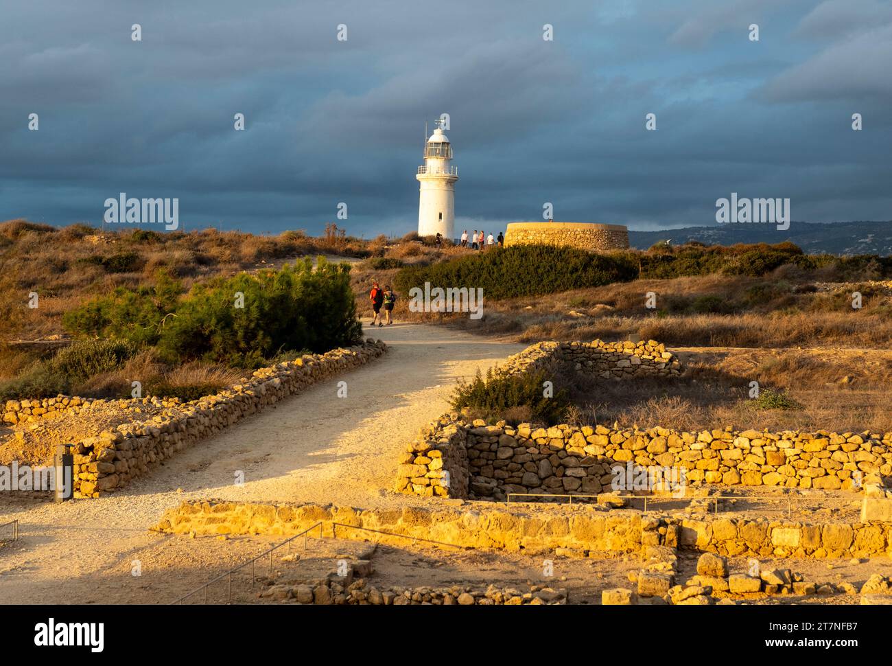 Il faro di Paphos all'interno del sito archeologico di Paphos, Kato Paphos, Cipro. Foto Stock