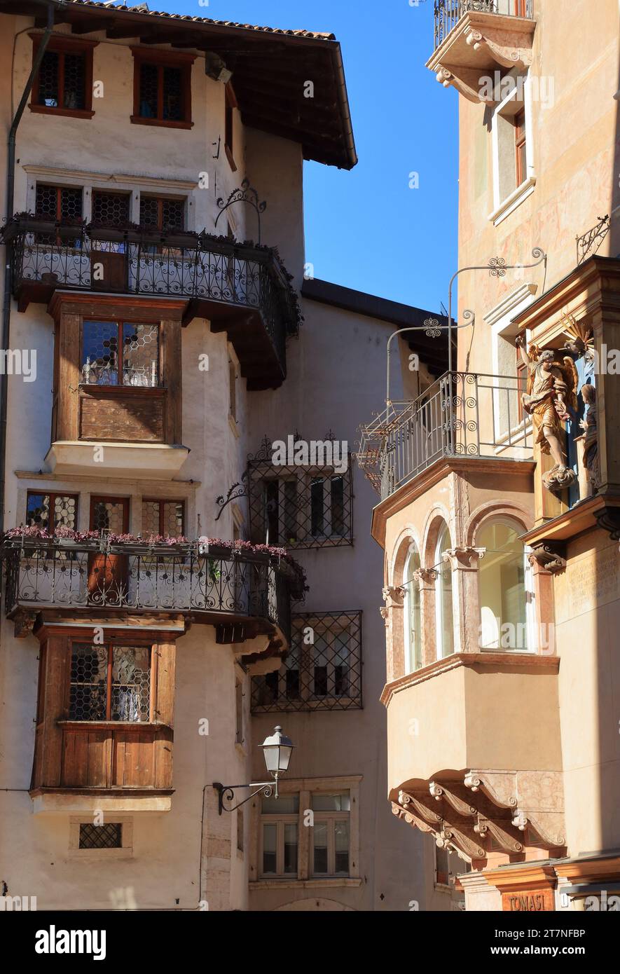 Trento. Facciate medievali del centro storico di Trento, Italia. El Canton: Casa Monauni e Casa Zabini-Zelgher (Casa al Canton), Trento Foto Stock