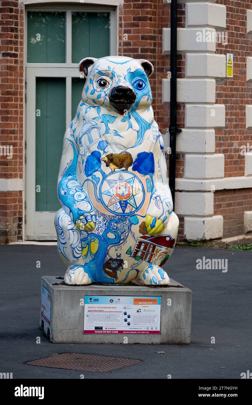 Bentley The Bearwood Bear Outside Lightwoods House, Bearwood, Birmingham, West Midlands, Inghilterra, REGNO UNITO Foto Stock