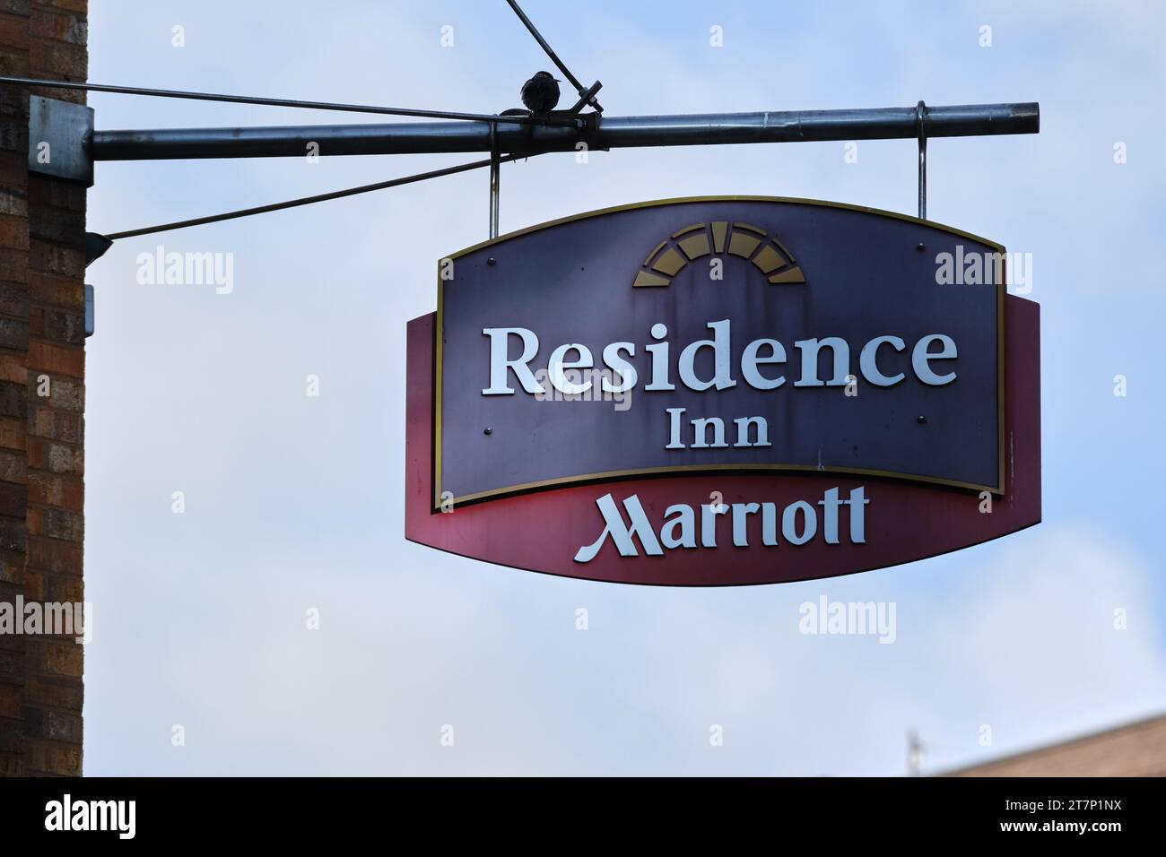 Residence Inn, insegna Marriot appesa sul lato dell'hotel nel centro di Halifax Foto Stock